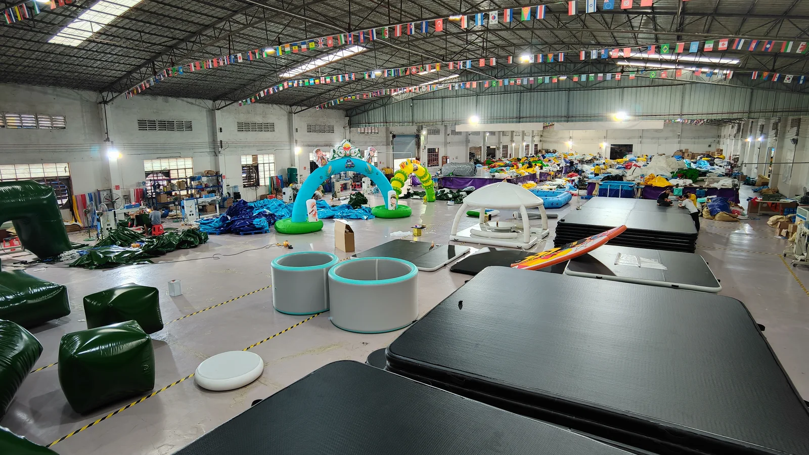 Wide DSPR workshop view with platform sections, furniture and a white shaded lounge